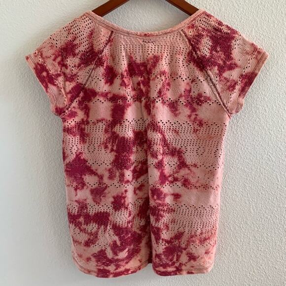 Free People We the Free Quarter Button Red Pink Tie Dye Top Small - Picture 2 of 6
